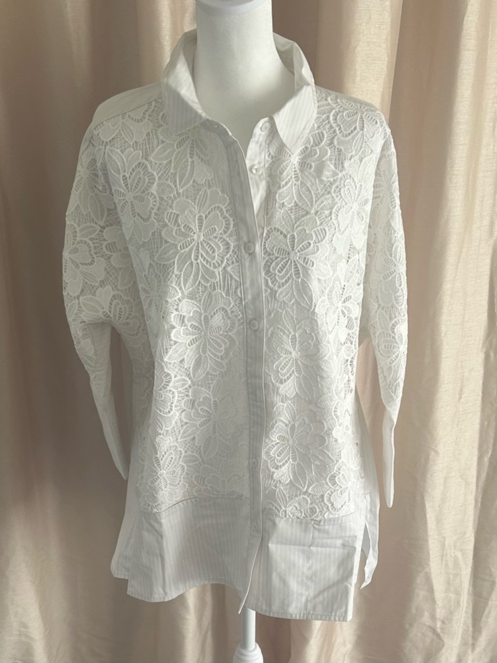 NWT LOGO Lavish by Lori Goldstein Lace Front Relaxed Poplin Shirt- size- XS